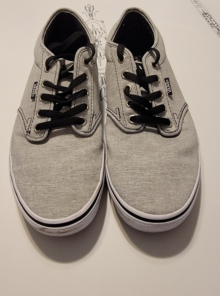 Vans skateboard shoes low top, size 11 ,LIKE NEW EXC CONDITION